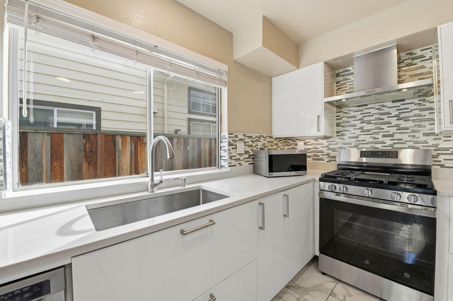 Detail Gallery Image 13 of 42 For 29026 Hillview St, Hayward,  CA 94544 - 4 Beds | 3 Baths