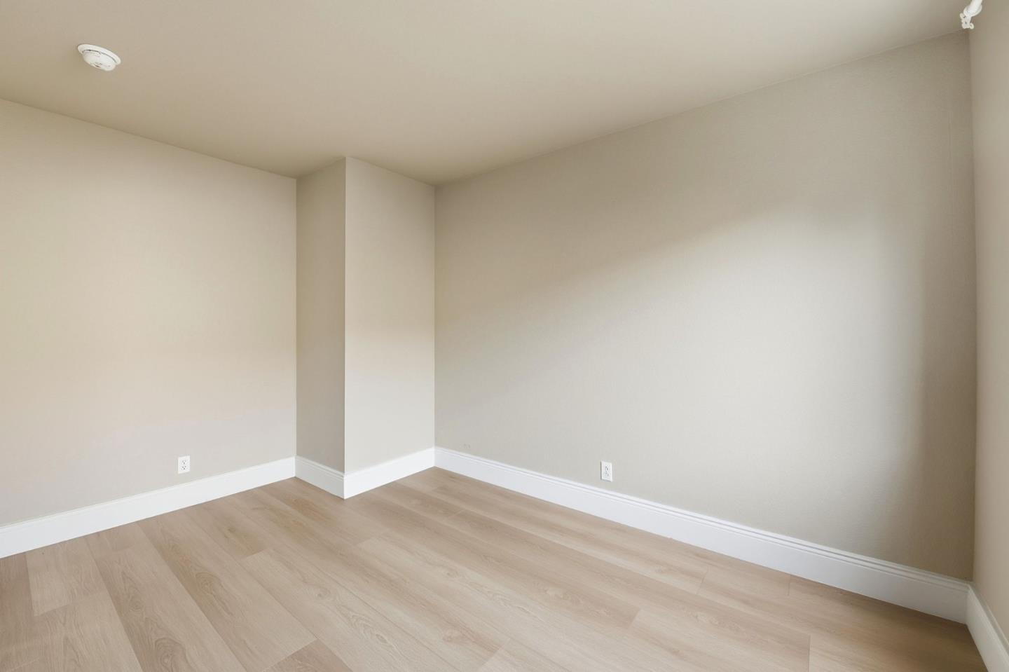 Detail Gallery Image 16 of 42 For 29026 Hillview St, Hayward,  CA 94544 - 4 Beds | 3 Baths