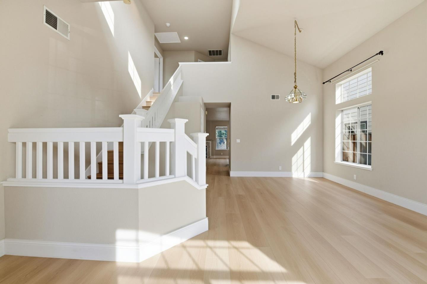 Detail Gallery Image 5 of 42 For 29026 Hillview St, Hayward,  CA 94544 - 4 Beds | 3 Baths