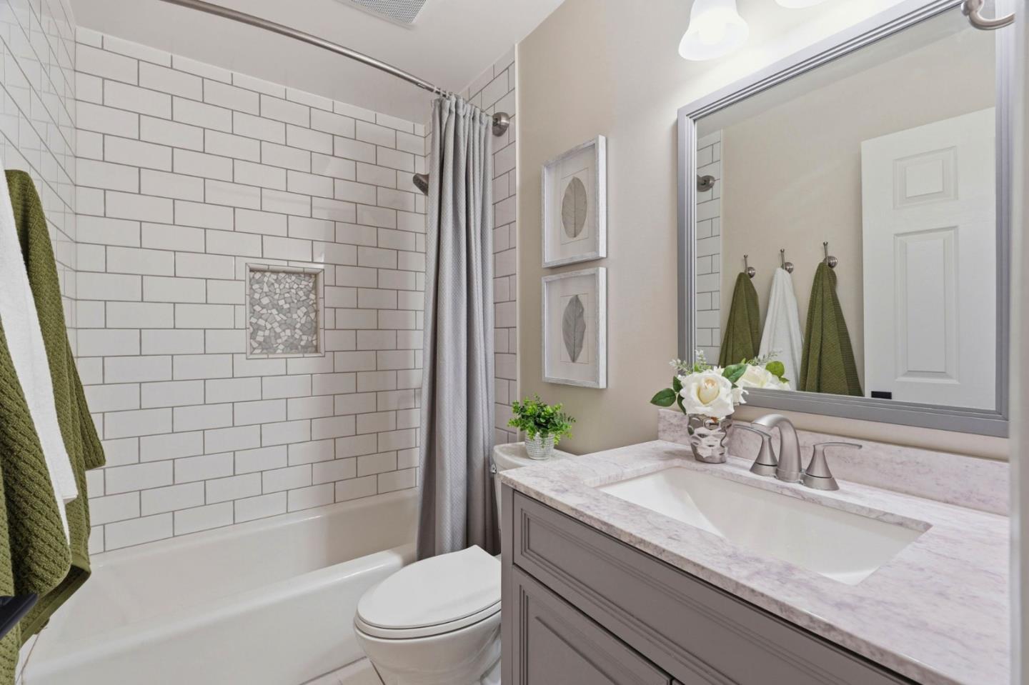 Detail Gallery Image 10 of 16 For 252 Vineyard Dr, San Jose,  CA 95119 - 4 Beds | 2 Baths