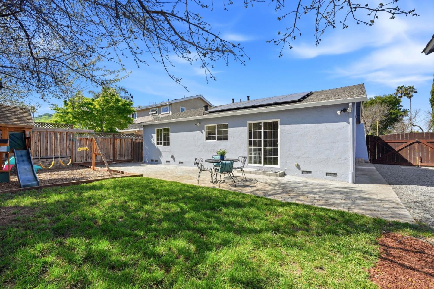 Detail Gallery Image 13 of 16 For 252 Vineyard Dr, San Jose,  CA 95119 - 4 Beds | 2 Baths