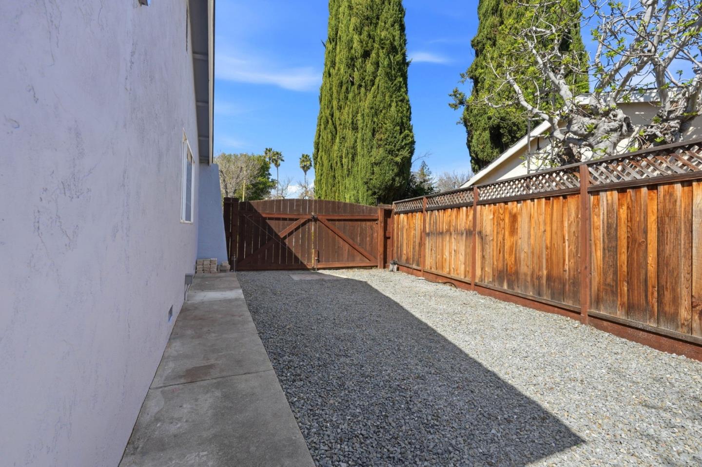 Detail Gallery Image 14 of 16 For 252 Vineyard Dr, San Jose,  CA 95119 - 4 Beds | 2 Baths