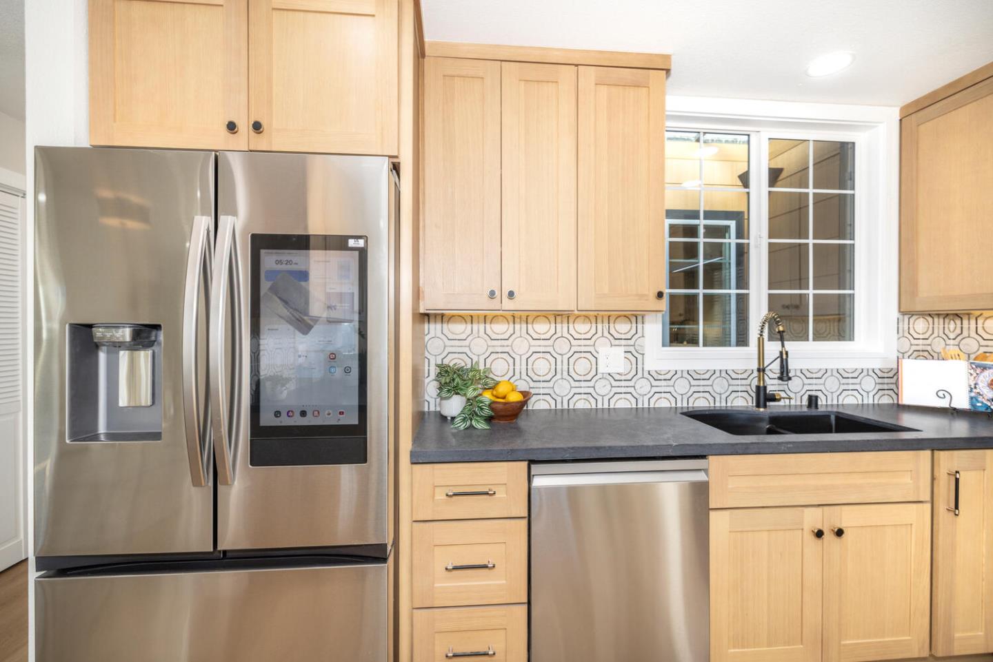 Detail Gallery Image 14 of 43 For 24 Tomaso Ct, San Francisco,  CA 94134 - 4 Beds | 2 Baths