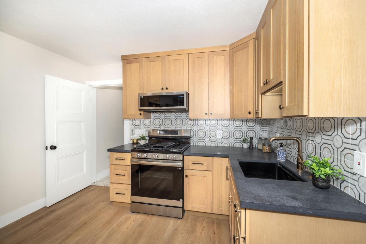 Detail Gallery Image 30 of 43 For 24 Tomaso Ct, San Francisco,  CA 94134 - 4 Beds | 2 Baths