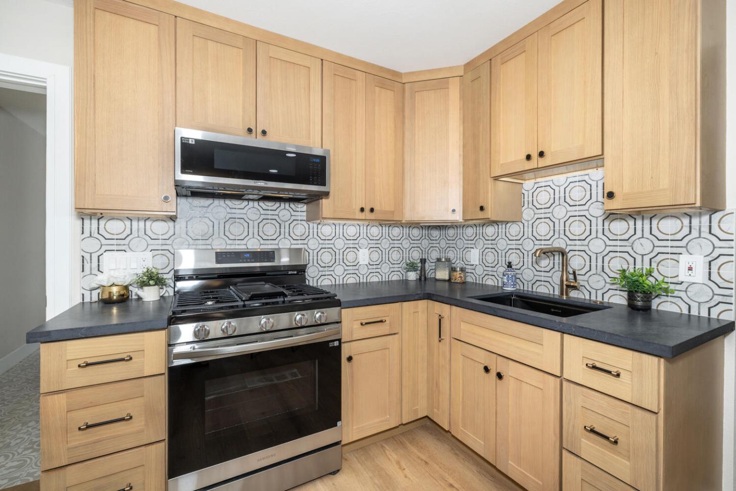 Detail Gallery Image 31 of 43 For 24 Tomaso Ct, San Francisco,  CA 94134 - 4 Beds | 2 Baths