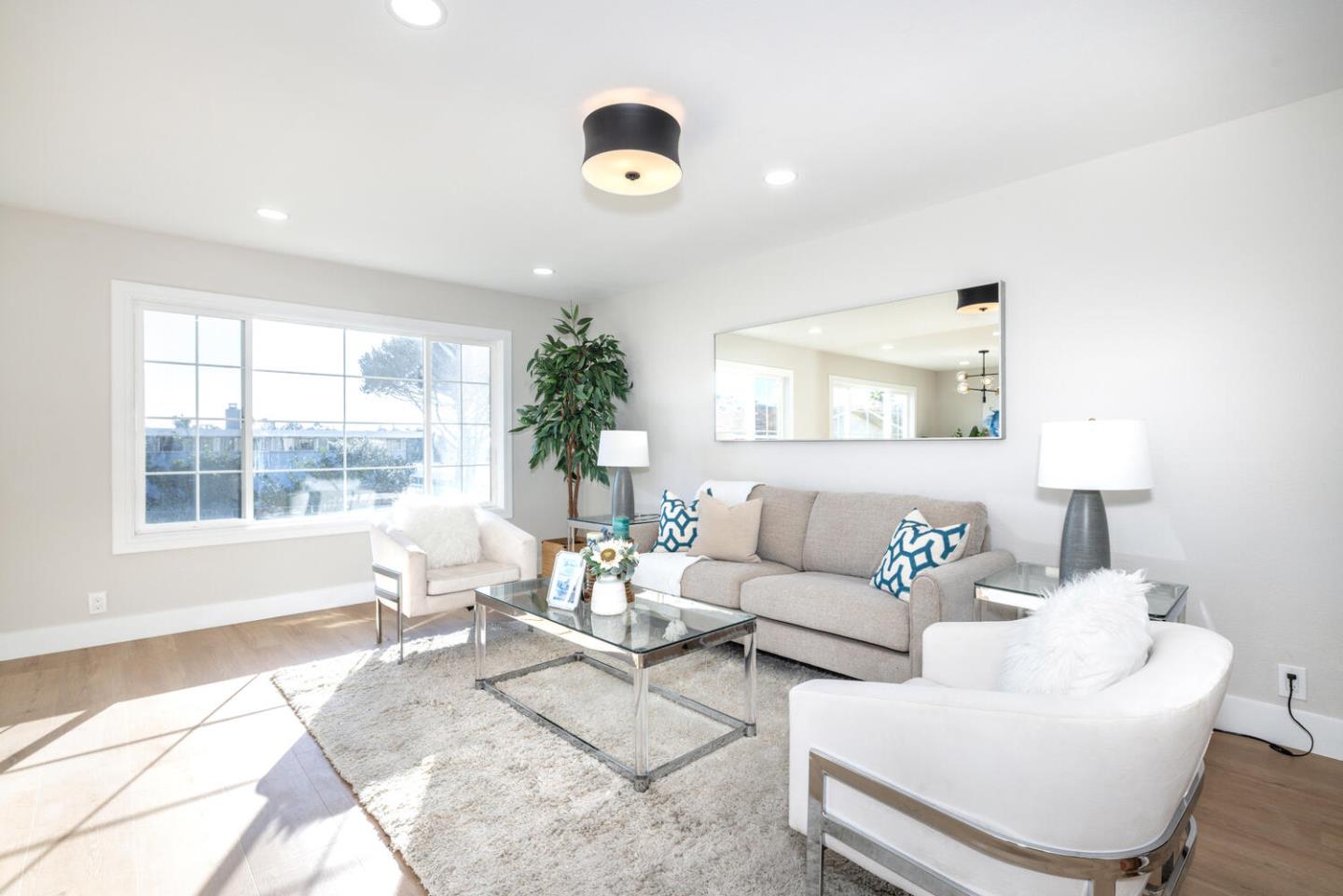 Detail Gallery Image 4 of 43 For 24 Tomaso Ct, San Francisco,  CA 94134 - 4 Beds | 2 Baths