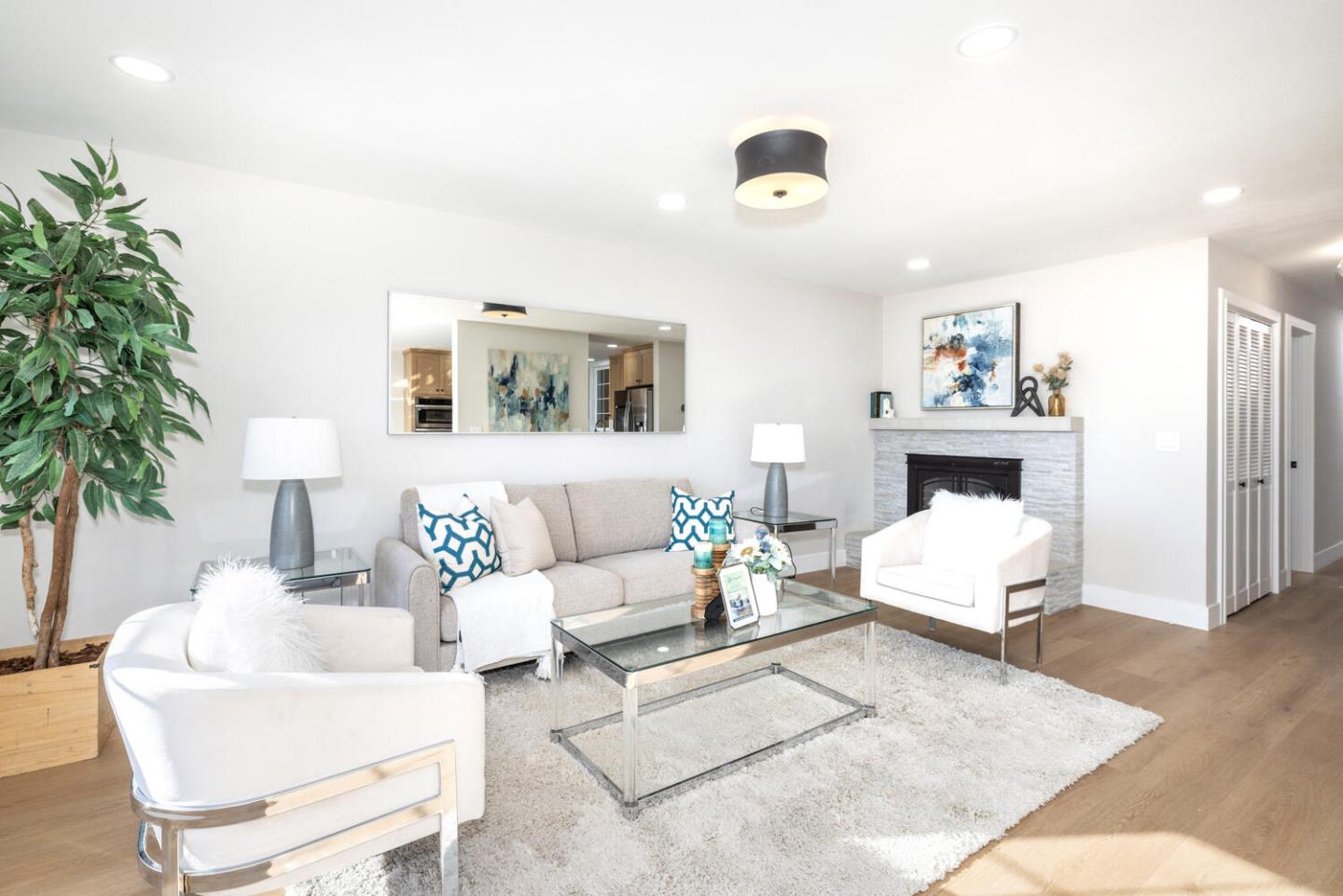 Detail Gallery Image 5 of 43 For 24 Tomaso Ct, San Francisco,  CA 94134 - 4 Beds | 2 Baths