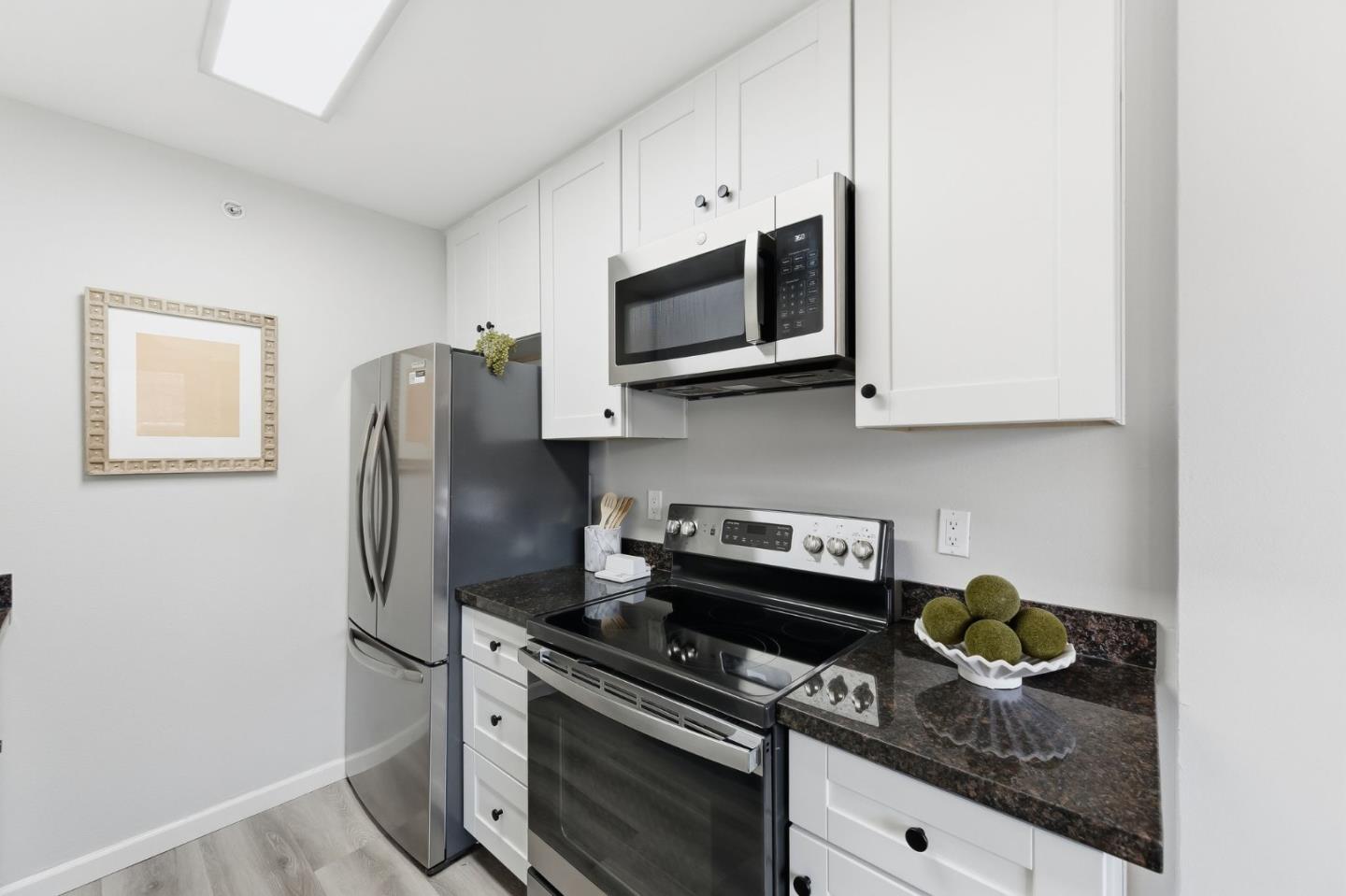 Detail Gallery Image 11 of 37 For 25 Mcaker Ct #103,  San Mateo,  CA 94403 - 3 Beds | 2/1 Baths