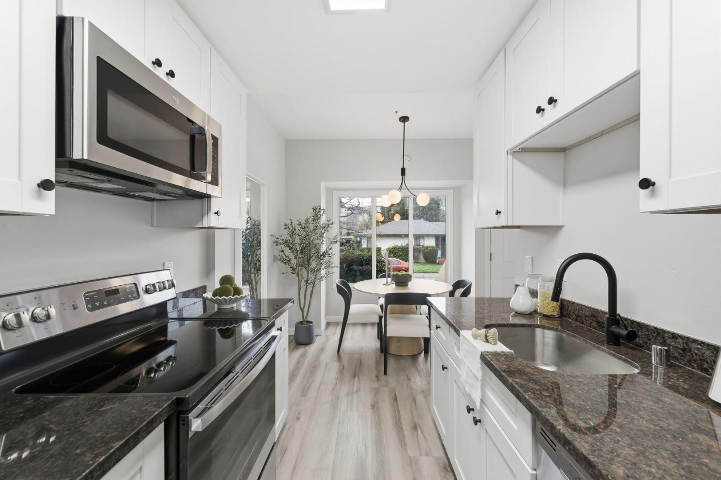 Detail Gallery Image 12 of 37 For 25 Mcaker Ct #103,  San Mateo,  CA 94403 - 3 Beds | 2/1 Baths