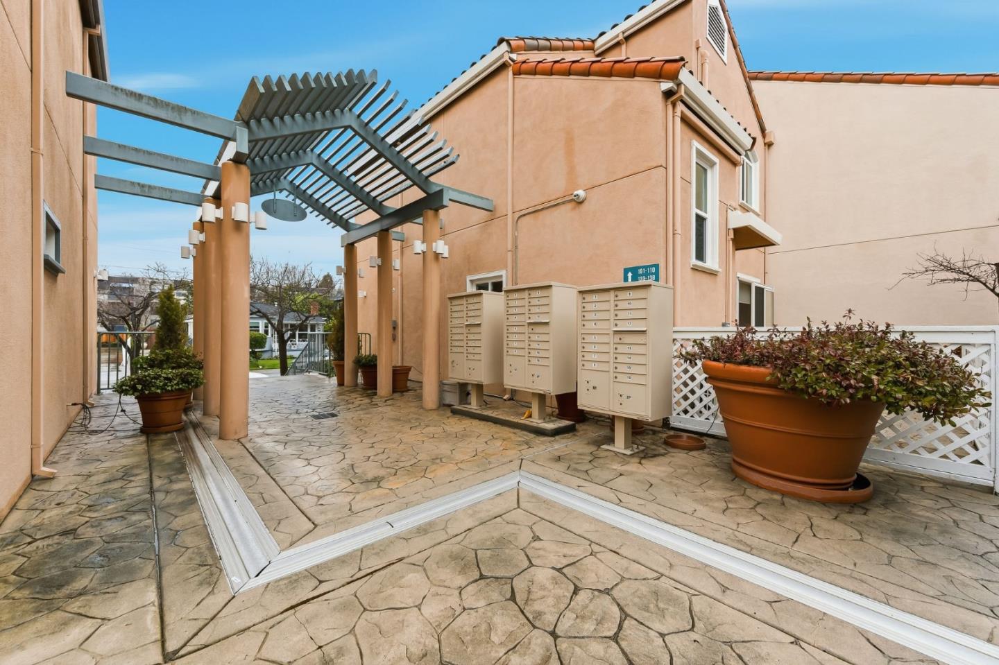 Detail Gallery Image 32 of 37 For 25 Mcaker Ct #103,  San Mateo,  CA 94403 - 3 Beds | 2/1 Baths