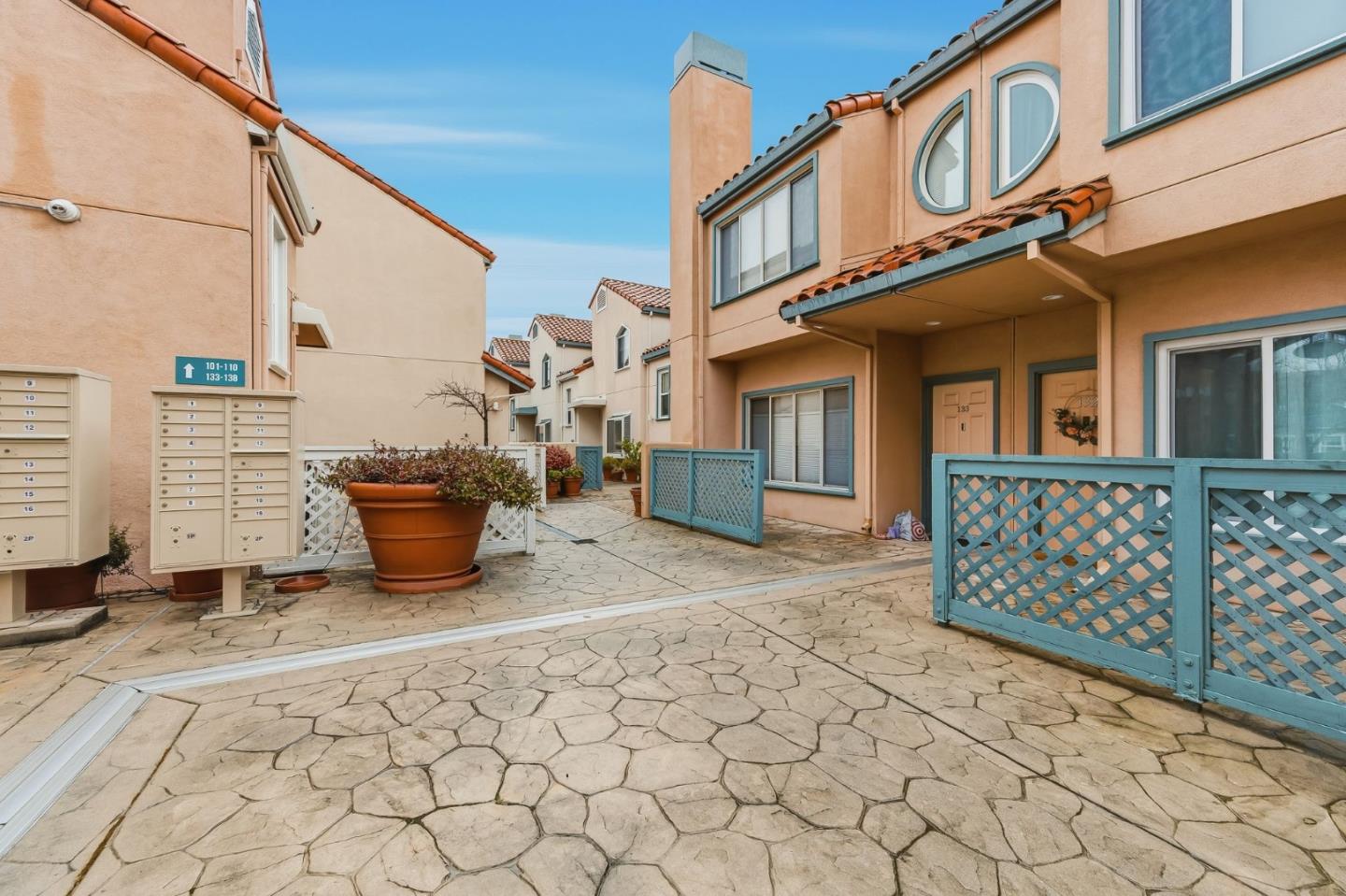 Detail Gallery Image 34 of 37 For 25 Mcaker Ct #103,  San Mateo,  CA 94403 - 3 Beds | 2/1 Baths