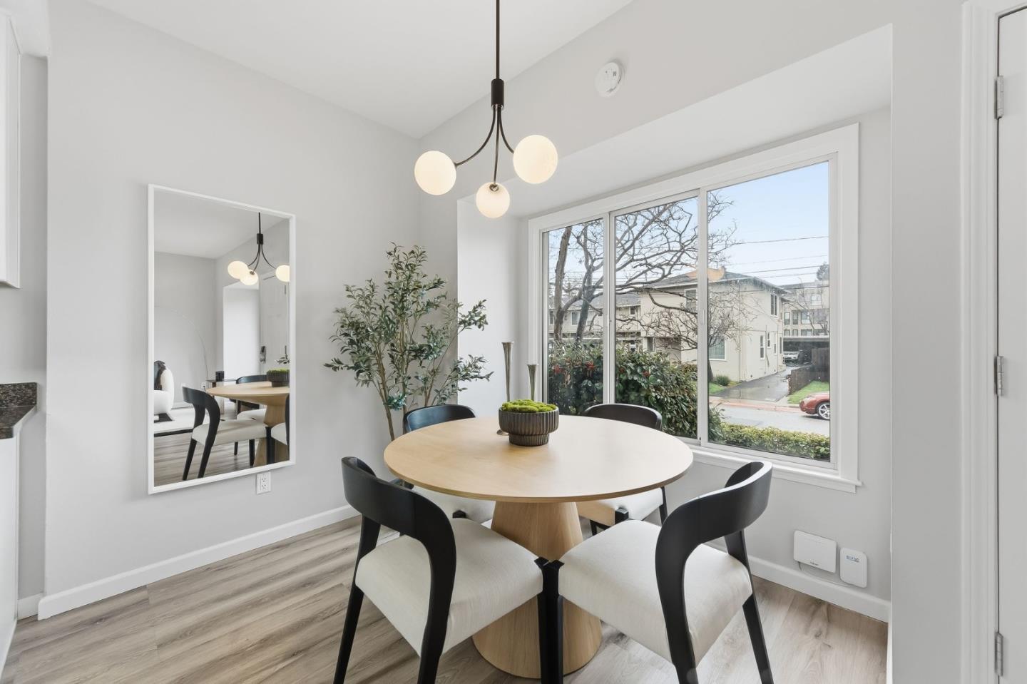 Detail Gallery Image 8 of 37 For 25 Mcaker Ct #103,  San Mateo,  CA 94403 - 3 Beds | 2/1 Baths