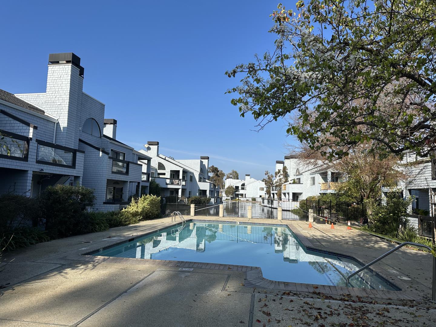 Detail Gallery Image 14 of 17 For 446 Barnegat Ln, Redwood City,  CA 94065 - 3 Beds | 2 Baths