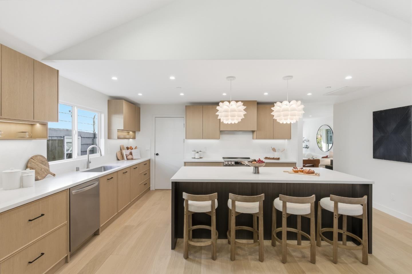 Detail Gallery Image 3 of 53 For 1531 Lorraine Ave, San Mateo,  CA 94401 - 4 Beds | 3 Baths