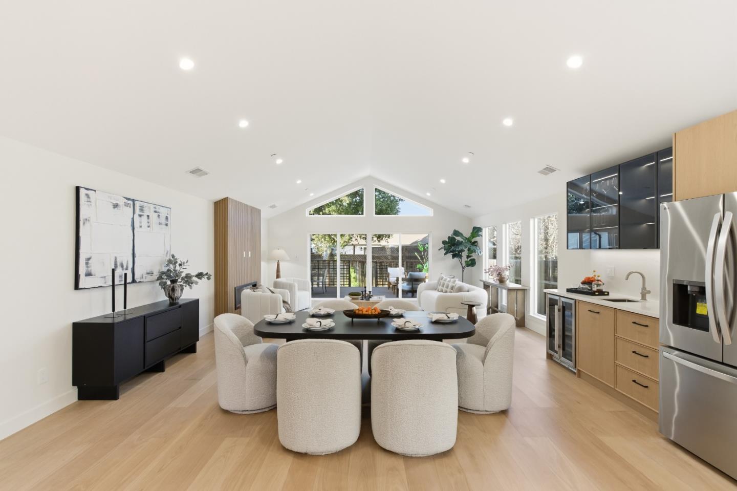 Detail Gallery Image 5 of 53 For 1531 Lorraine Ave, San Mateo,  CA 94401 - 4 Beds | 3 Baths