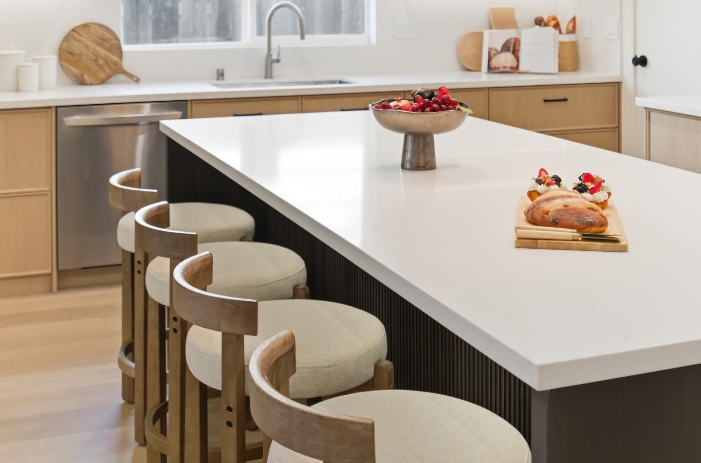 Detail Gallery Image 6 of 53 For 1531 Lorraine Ave, San Mateo,  CA 94401 - 4 Beds | 3 Baths