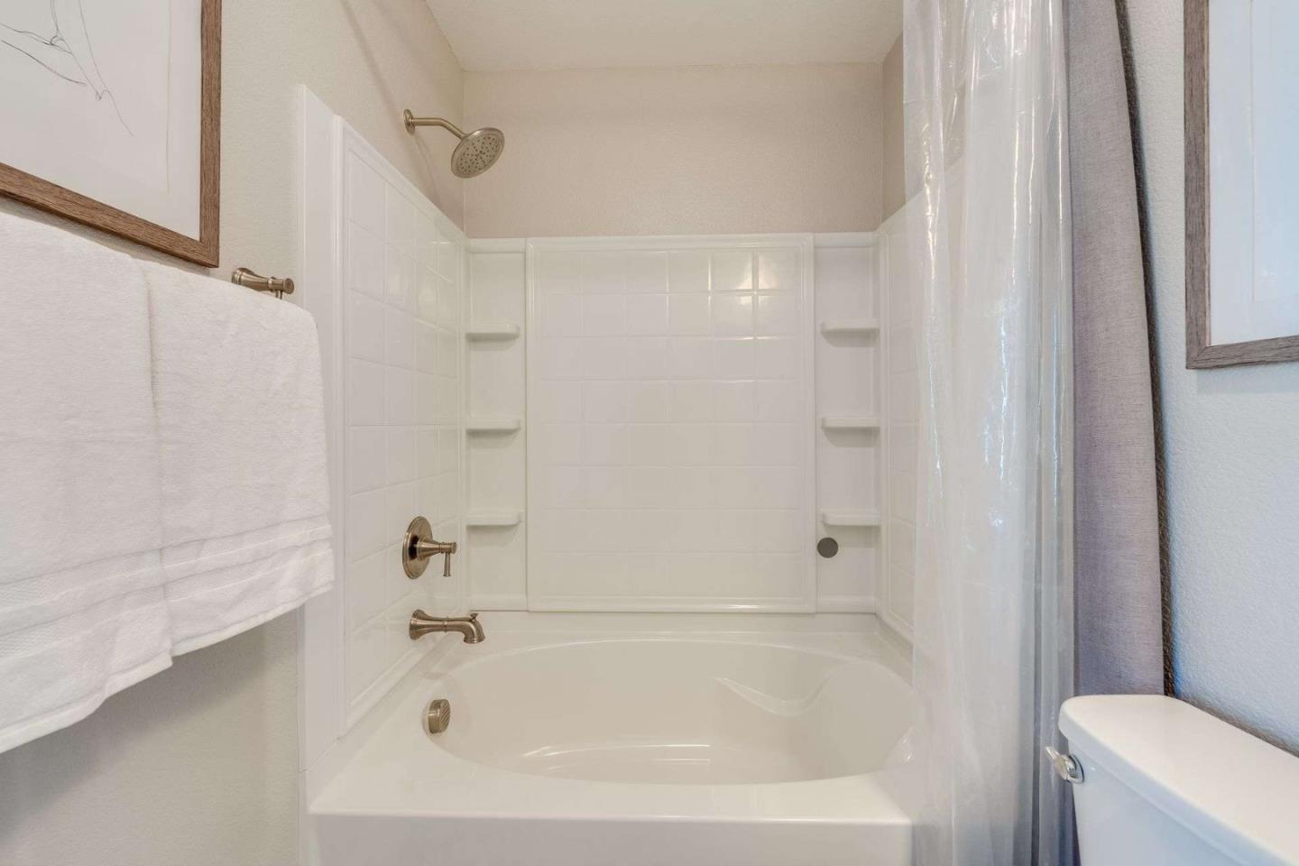 Detail Gallery Image 15 of 23 For 245 Spring Harvest Rd, Hayward,  CA 94544 - 3 Beds | 3 Baths