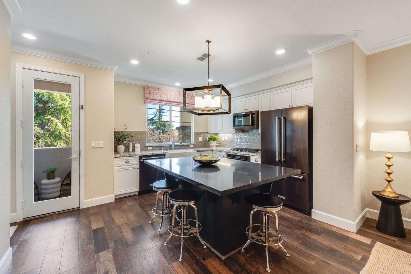 Detail Gallery Image 4 of 23 For 245 Spring Harvest Rd, Hayward,  CA 94544 - 3 Beds | 3 Baths