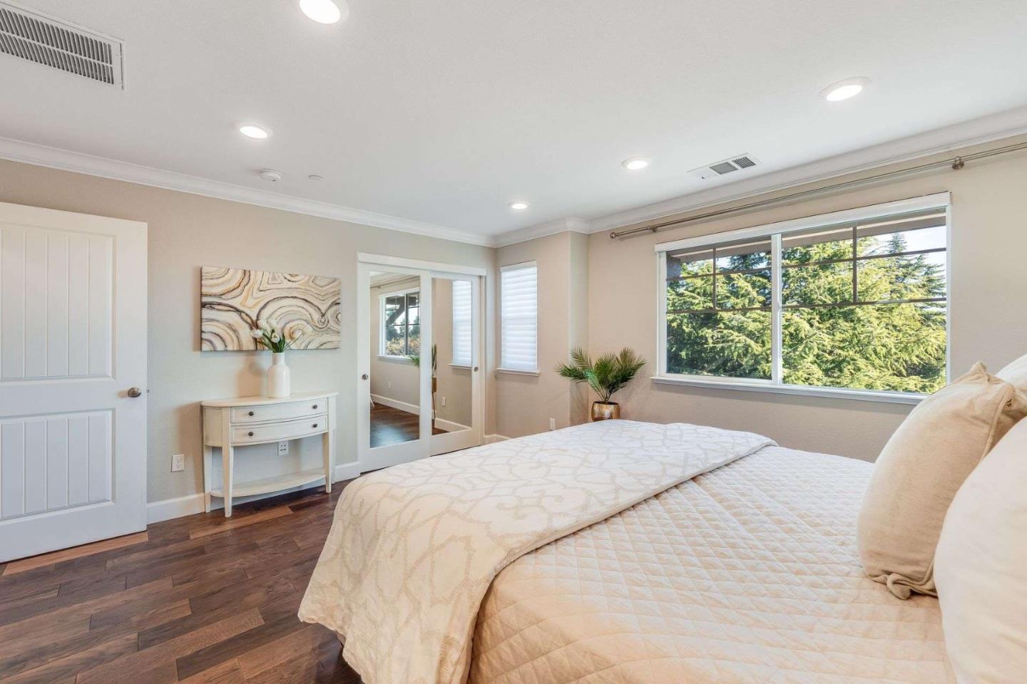 Detail Gallery Image 5 of 23 For 245 Spring Harvest Rd, Hayward,  CA 94544 - 3 Beds | 3 Baths