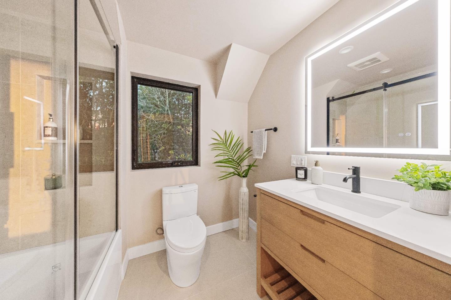 Detail Gallery Image 27 of 41 For 770 Santa Barbara Rd, Berkeley,  CA 94707 - 5 Beds | 3/1 Baths