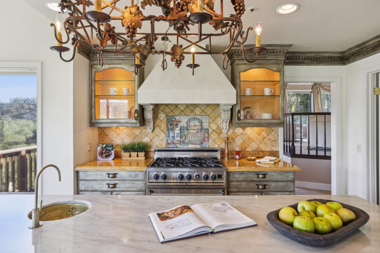 Detail Gallery Image 13 of 41 For 17864 Holiday Dr, Morgan Hill,  CA 95037 - 4 Beds | 3/1 Baths