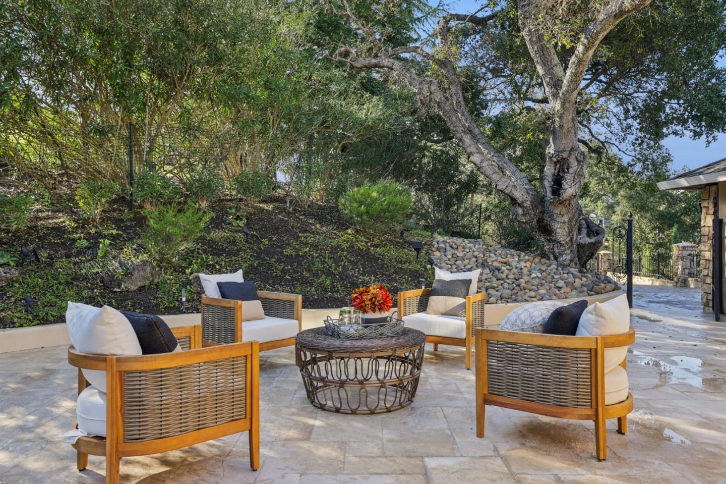 Detail Gallery Image 3 of 41 For 17864 Holiday Dr, Morgan Hill,  CA 95037 - 4 Beds | 3/1 Baths