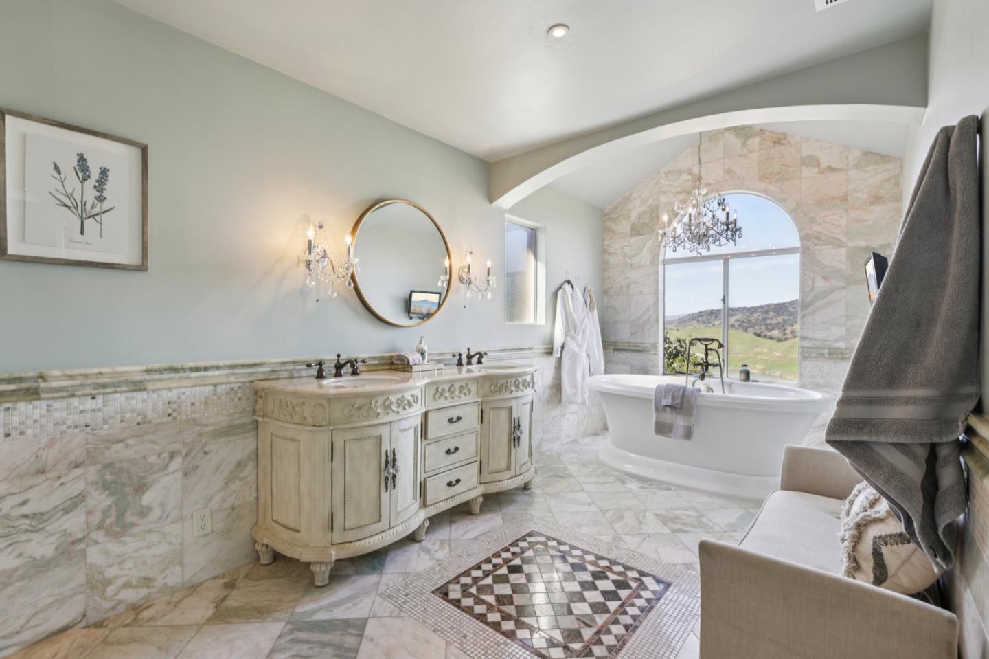 Detail Gallery Image 30 of 41 For 17864 Holiday Dr, Morgan Hill,  CA 95037 - 4 Beds | 3/1 Baths