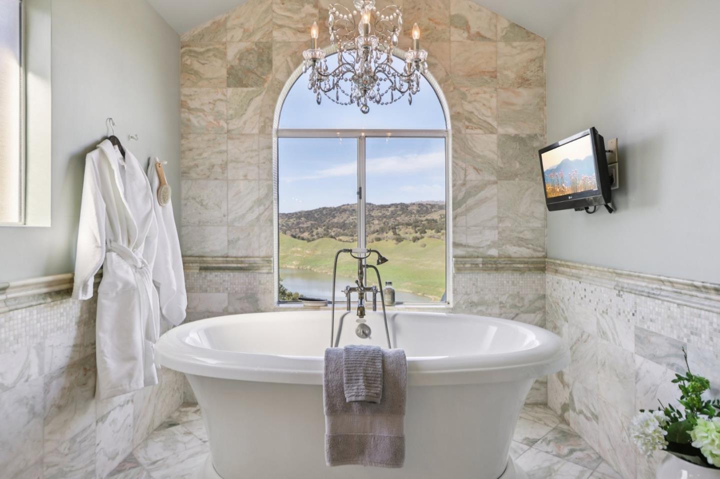 Detail Gallery Image 31 of 41 For 17864 Holiday Dr, Morgan Hill,  CA 95037 - 4 Beds | 3/1 Baths