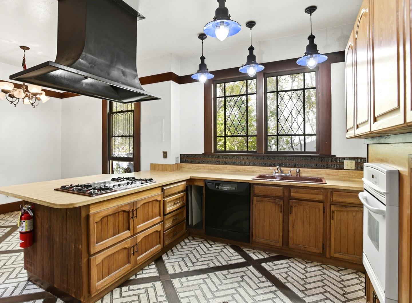 Detail Gallery Image 14 of 60 For 137 Elm St, San Mateo,  CA 94401 - 4 Beds | 3 Baths