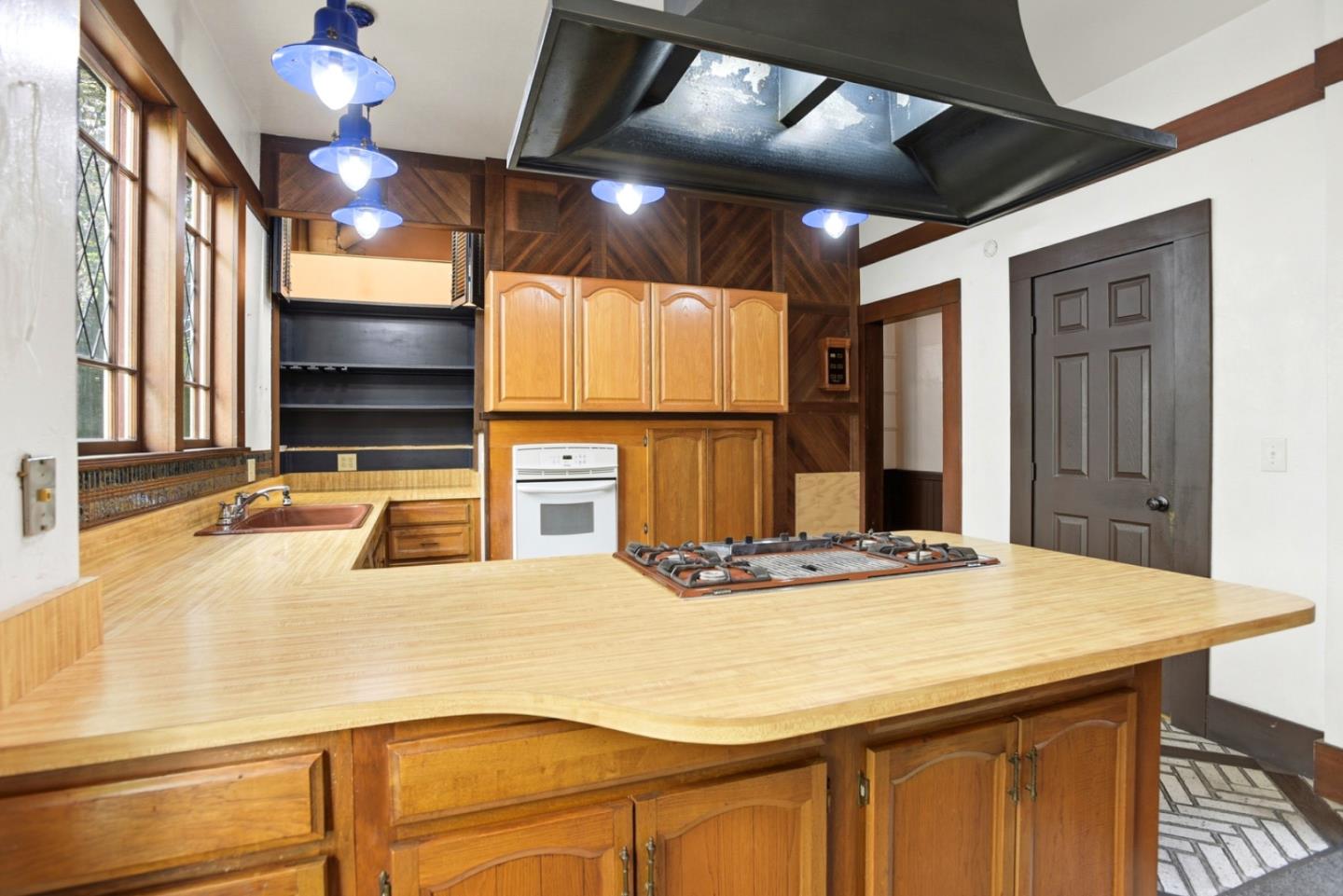 Detail Gallery Image 15 of 60 For 137 Elm St, San Mateo,  CA 94401 - 4 Beds | 3 Baths