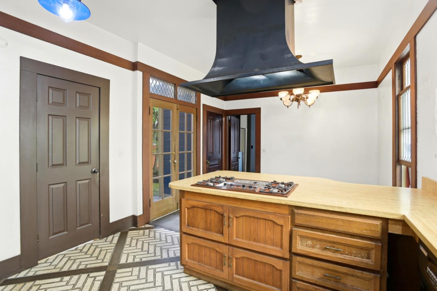 Detail Gallery Image 16 of 60 For 137 Elm St, San Mateo,  CA 94401 - 4 Beds | 3 Baths