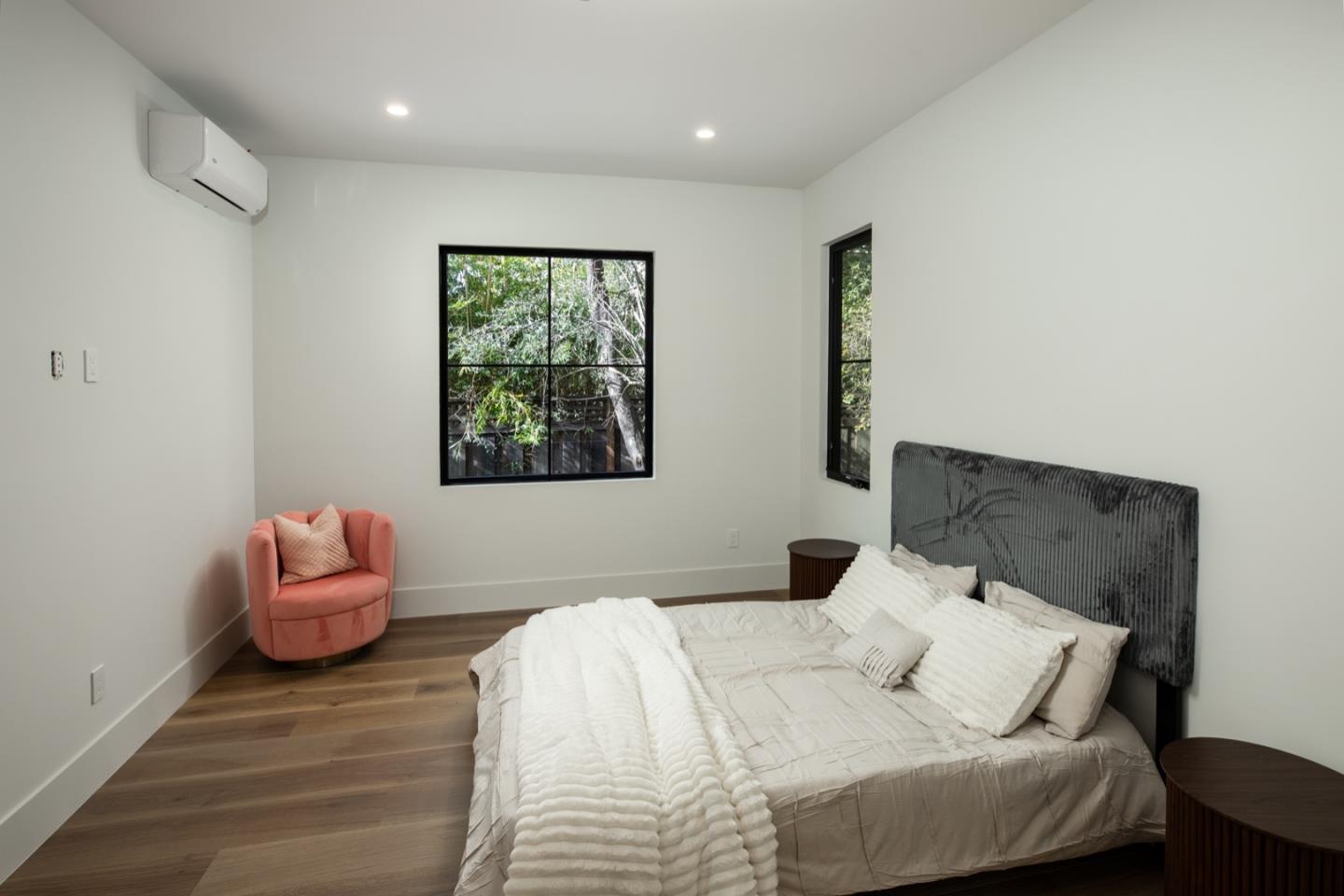 Detail Gallery Image 21 of 23 For 1866 Valparaiso Ave, Menlo Park,  CA 94025 - 5 Beds | 5/1 Baths