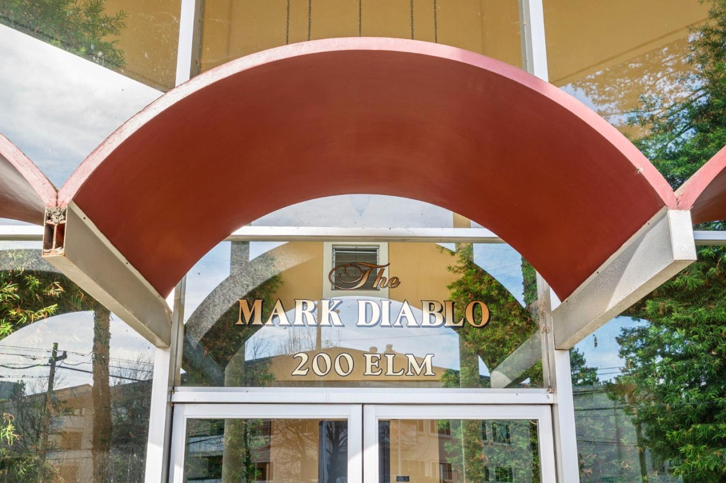 Detail Gallery Image 3 of 55 For 200 Elm St #102,  San Mateo,  CA 94401 - 3 Beds | 2 Baths