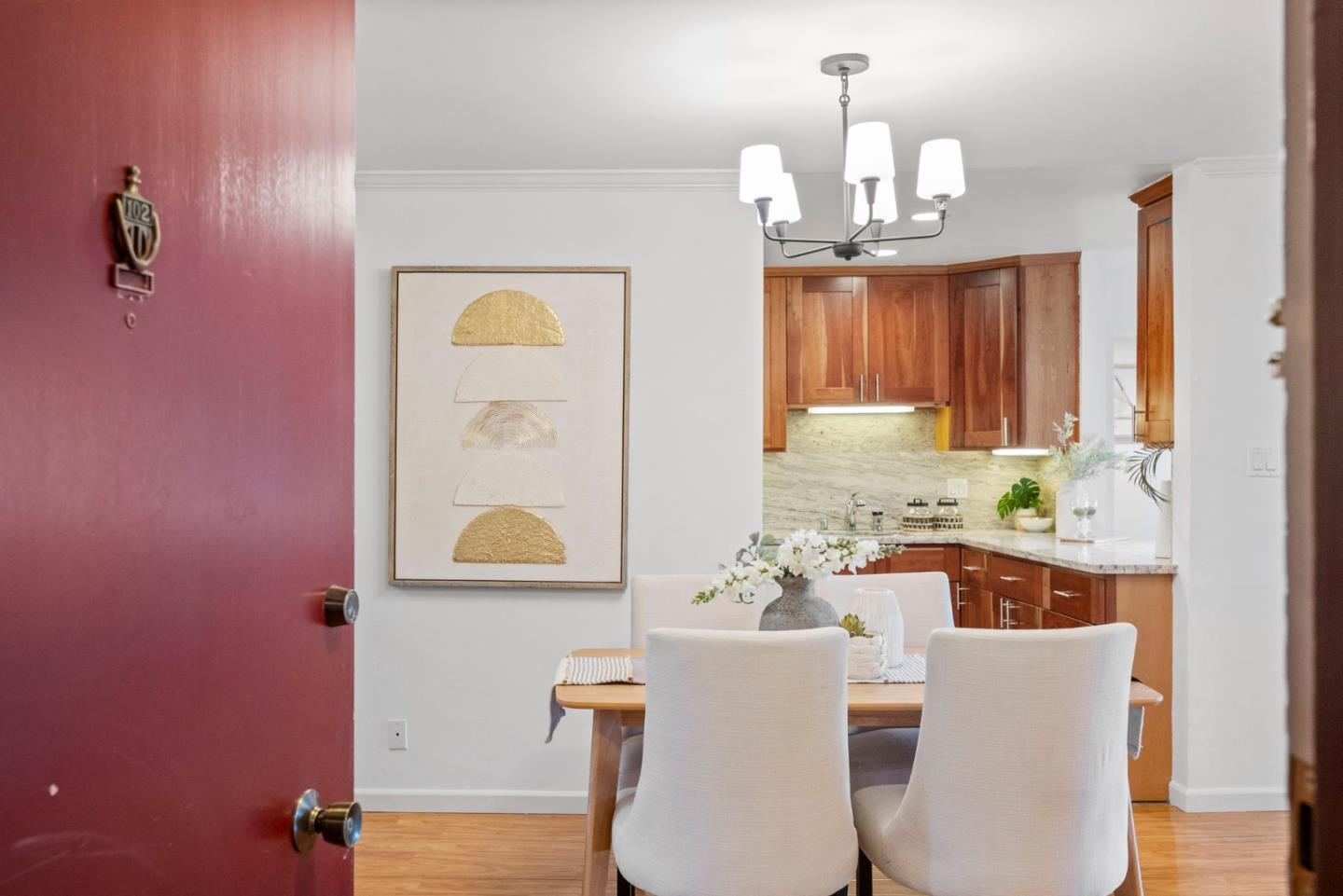 Detail Gallery Image 4 of 55 For 200 Elm St #102,  San Mateo,  CA 94401 - 3 Beds | 2 Baths