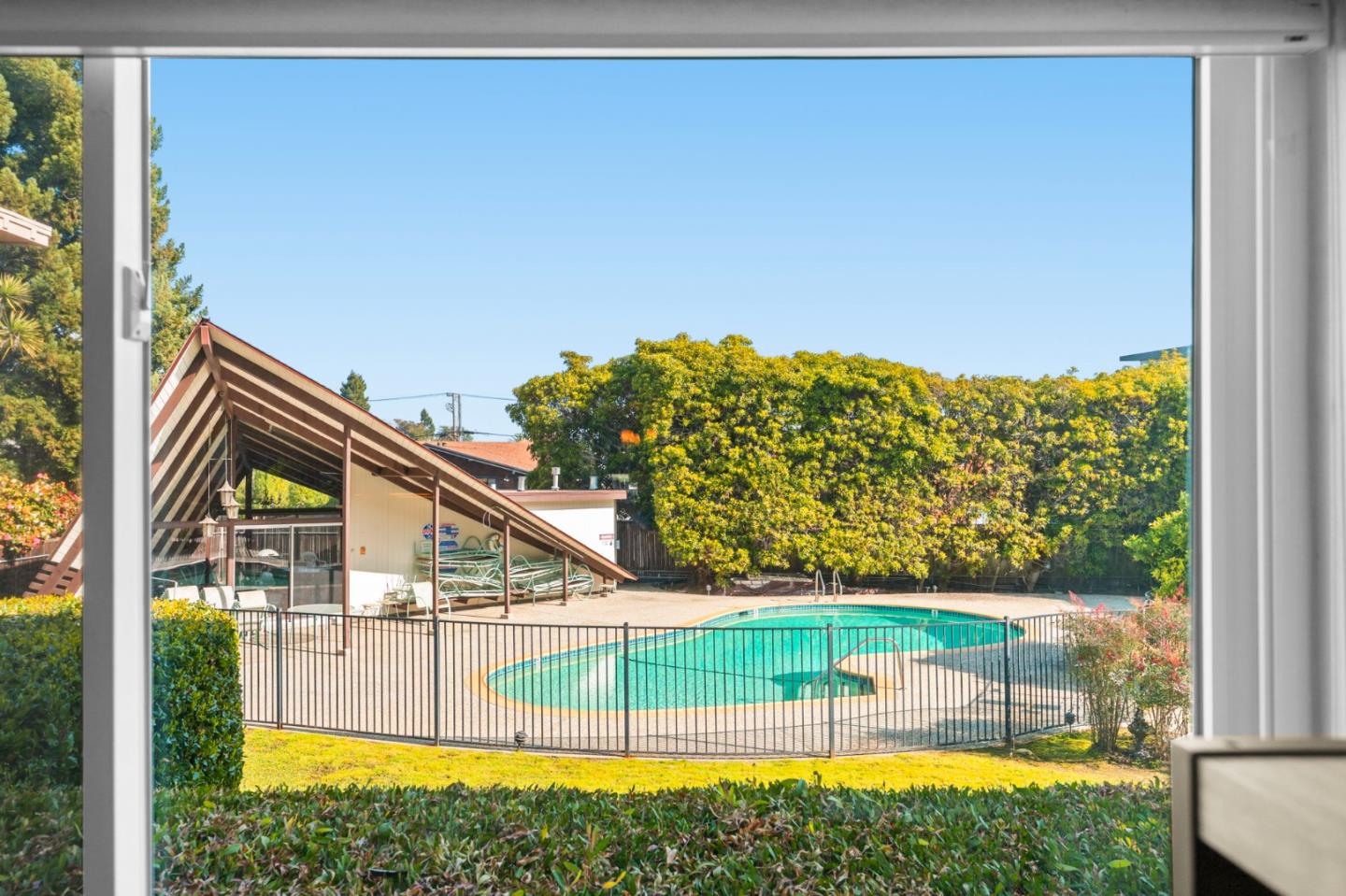 Detail Gallery Image 9 of 55 For 200 Elm St #102,  San Mateo,  CA 94401 - 3 Beds | 2 Baths