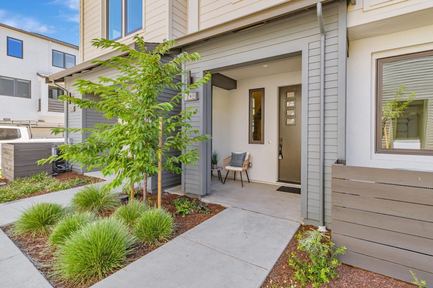 Detail Gallery Image 2 of 35 For 1112 Juana Ct, Palo Alto,  CA 94303 - 3 Beds | 3 Baths