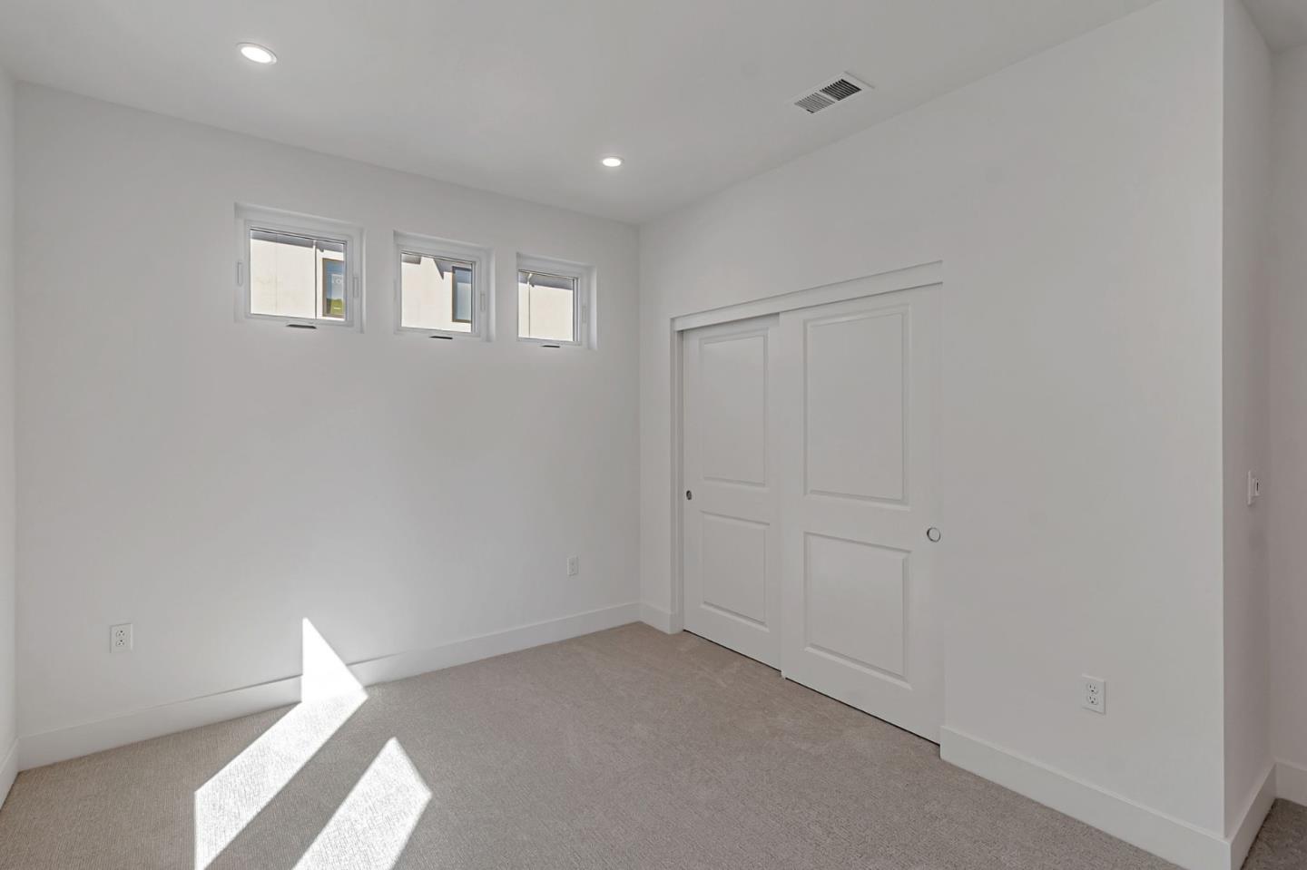 Detail Gallery Image 12 of 25 For 1115 Juana Ct, Palo Alto,  CA 94303 - 3 Beds | 3/1 Baths