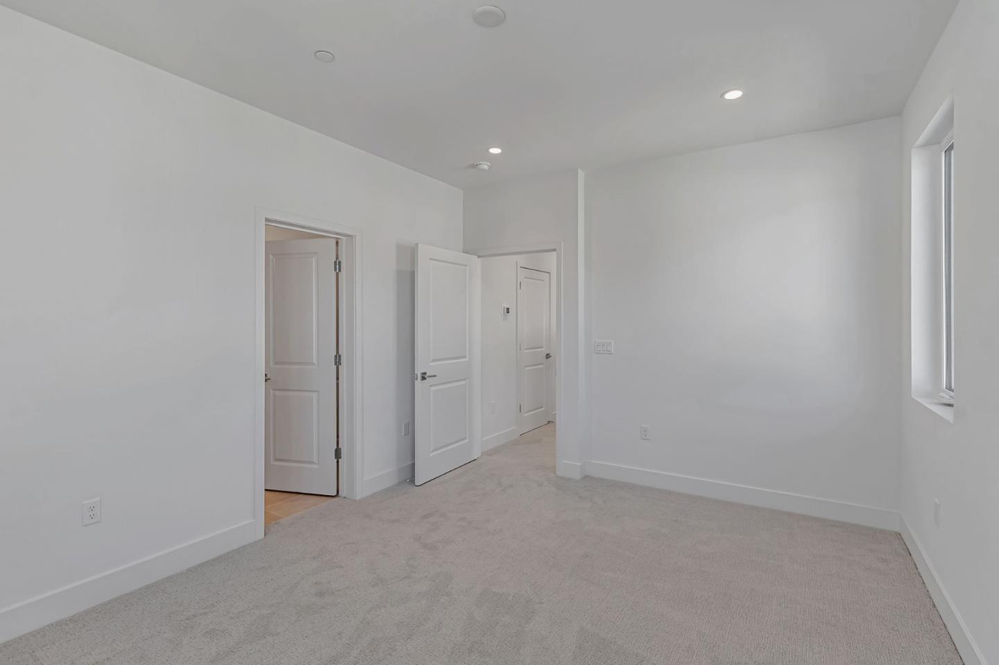 Detail Gallery Image 14 of 25 For 1115 Juana Ct, Palo Alto,  CA 94303 - 3 Beds | 3/1 Baths