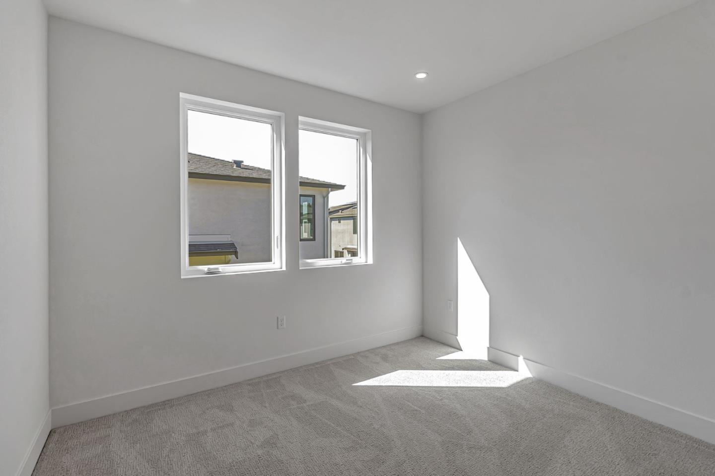 Detail Gallery Image 15 of 25 For 1115 Juana Ct, Palo Alto,  CA 94303 - 3 Beds | 3/1 Baths