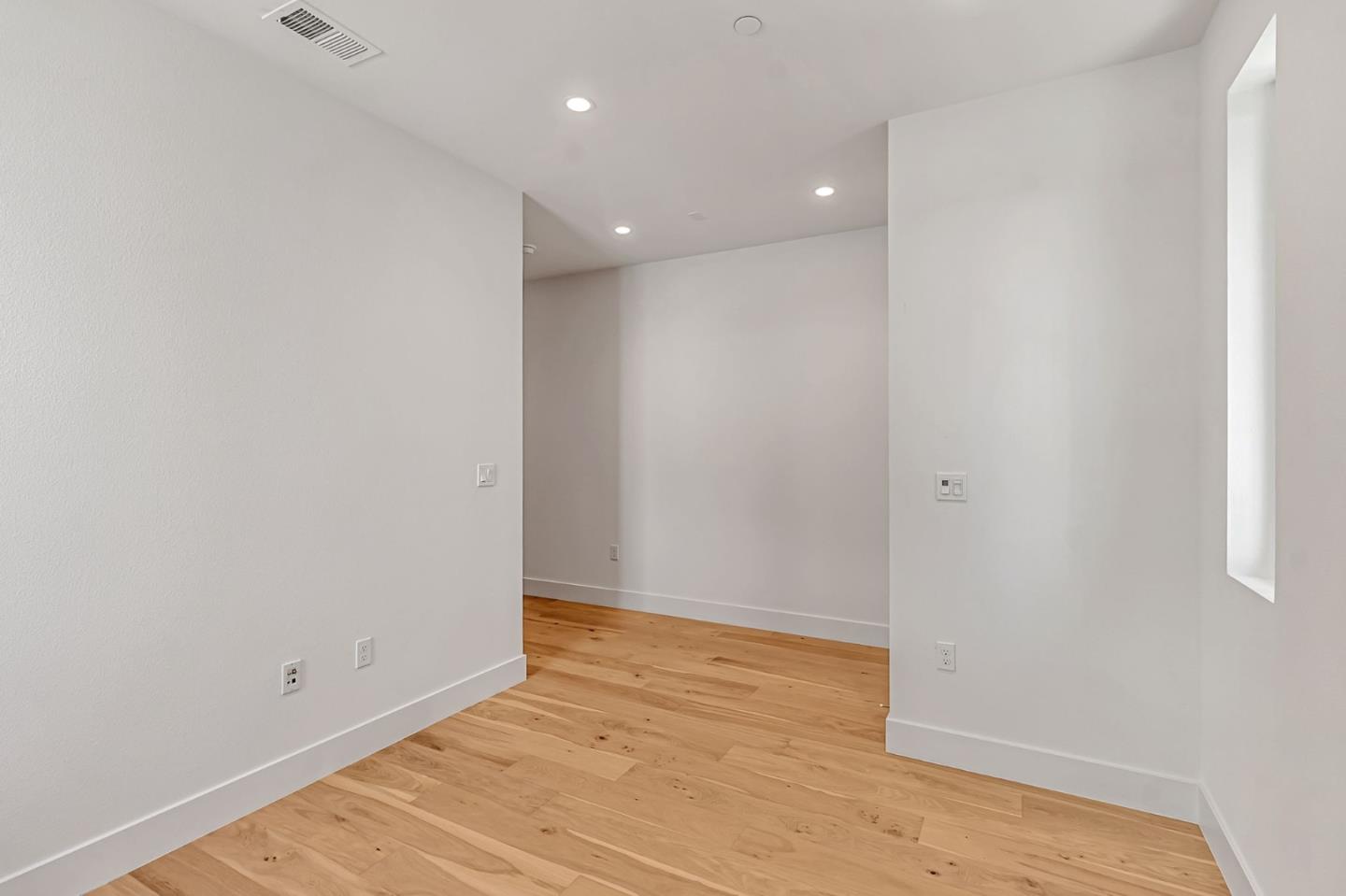 Detail Gallery Image 3 of 25 For 1115 Juana Ct, Palo Alto,  CA 94303 - 3 Beds | 3/1 Baths