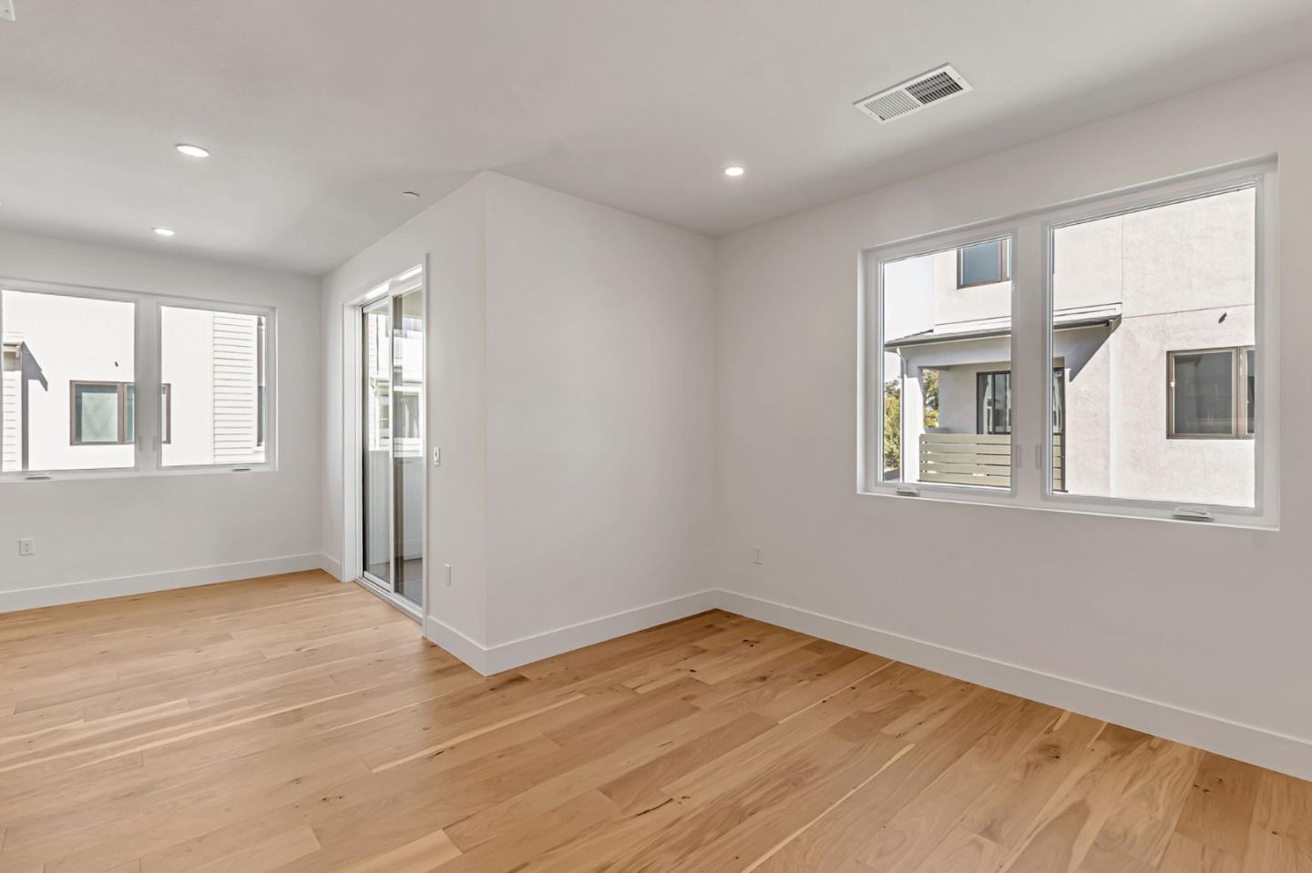 Detail Gallery Image 4 of 25 For 1115 Juana Ct, Palo Alto,  CA 94303 - 3 Beds | 3/1 Baths