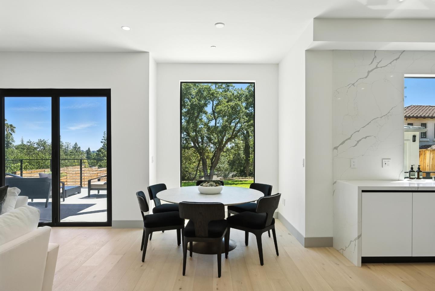 Detail Gallery Image 13 of 62 For 1127 Hillslope Pl, Los Altos,  CA 94024 - 6 Beds | 5/2 Baths