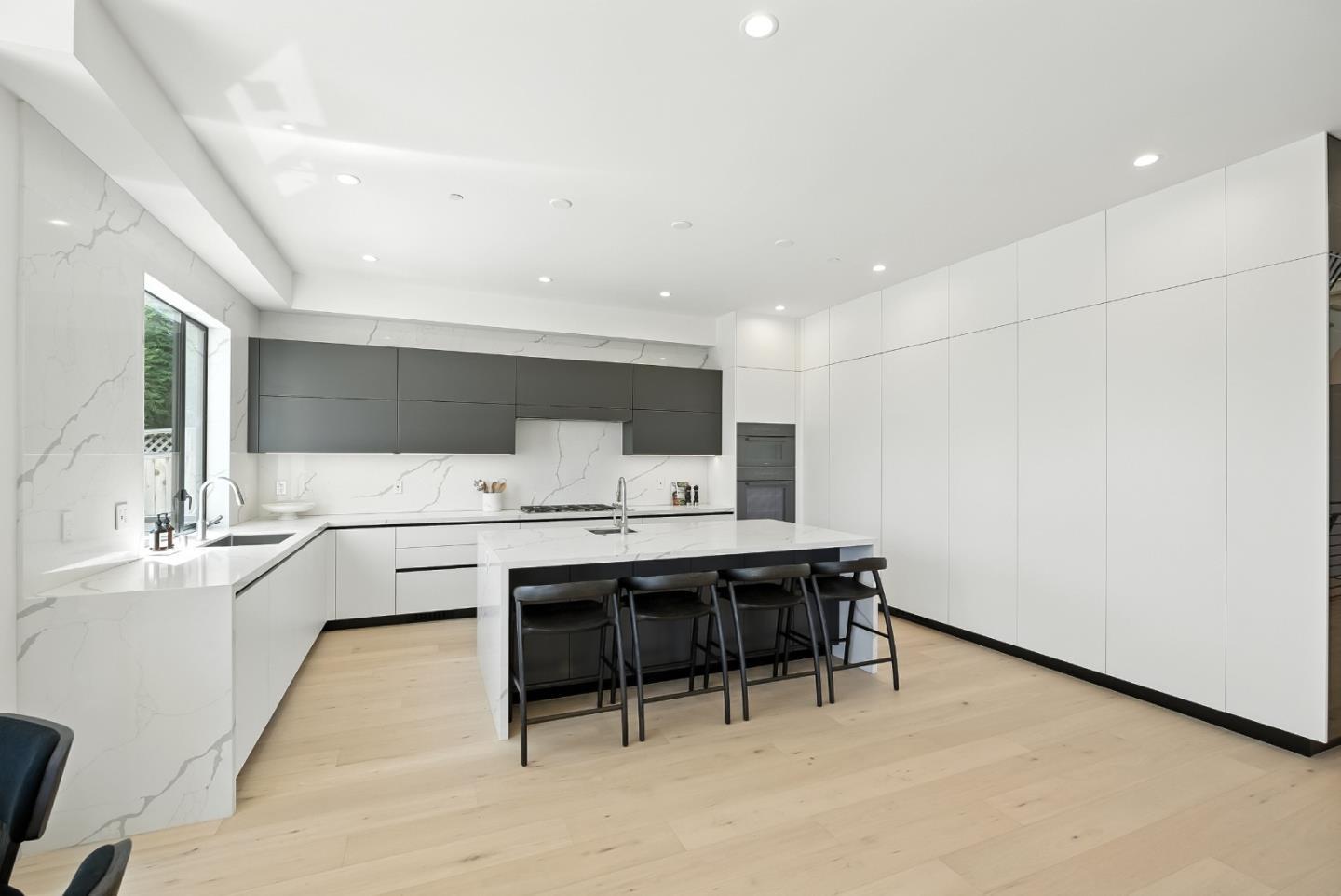 Detail Gallery Image 14 of 62 For 1127 Hillslope Pl, Los Altos,  CA 94024 - 6 Beds | 5/2 Baths