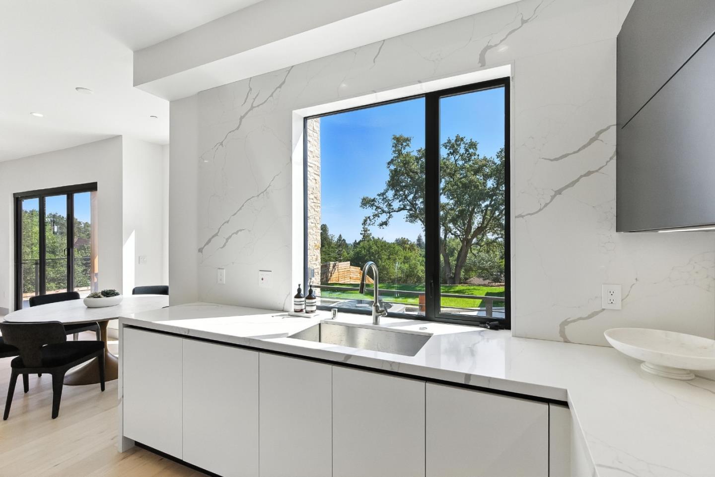 Detail Gallery Image 17 of 62 For 1127 Hillslope Pl, Los Altos,  CA 94024 - 6 Beds | 5/2 Baths