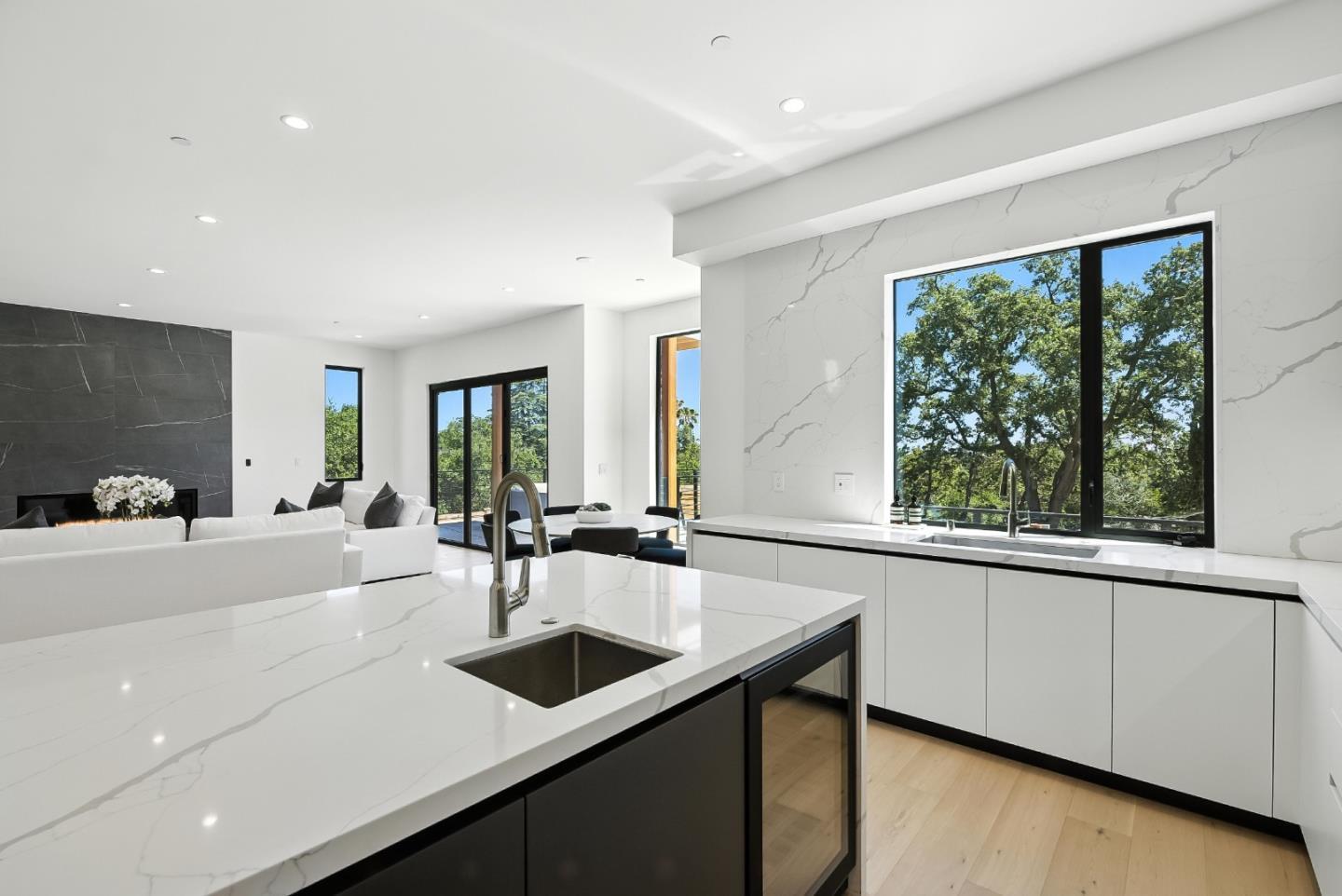 Detail Gallery Image 18 of 62 For 1127 Hillslope Pl, Los Altos,  CA 94024 - 6 Beds | 5/2 Baths