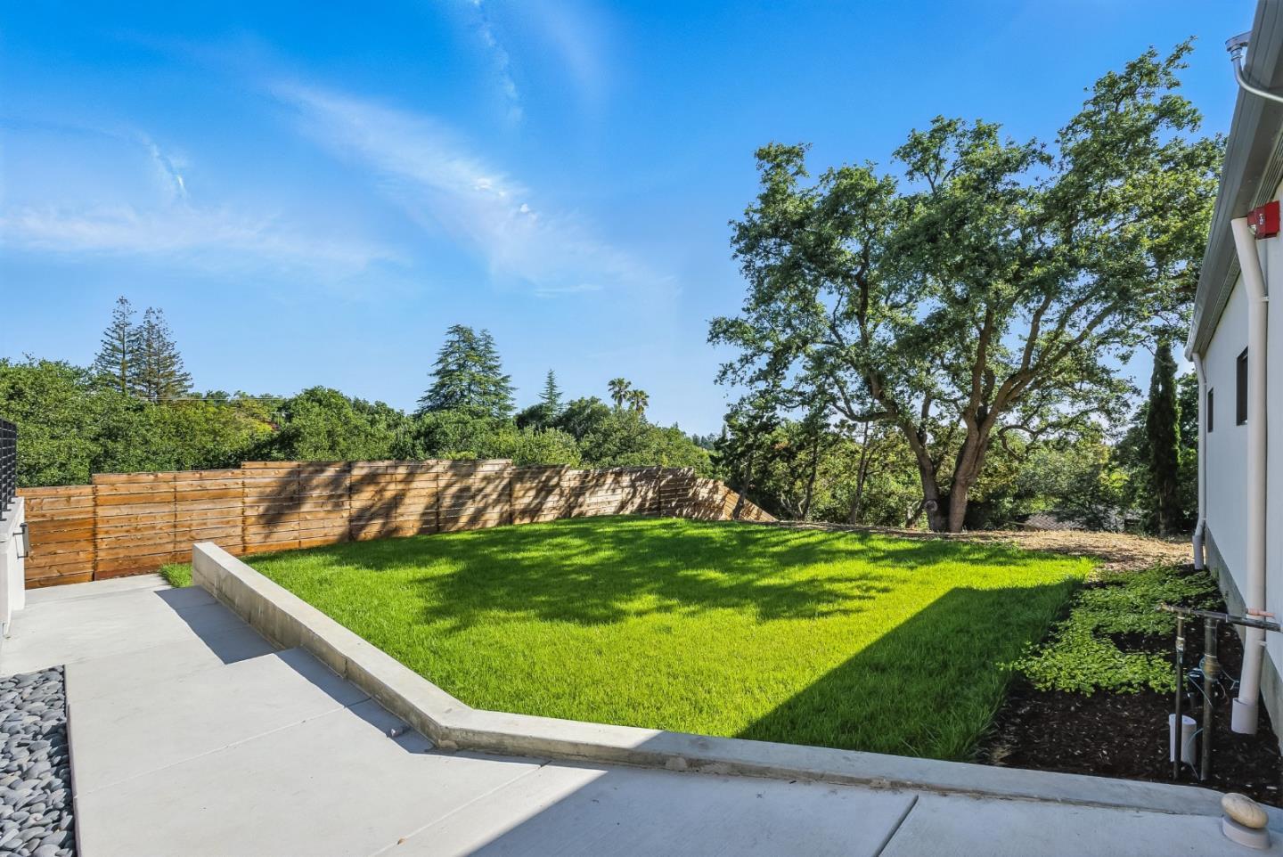 Detail Gallery Image 22 of 62 For 1127 Hillslope Pl, Los Altos,  CA 94024 - 6 Beds | 5/2 Baths