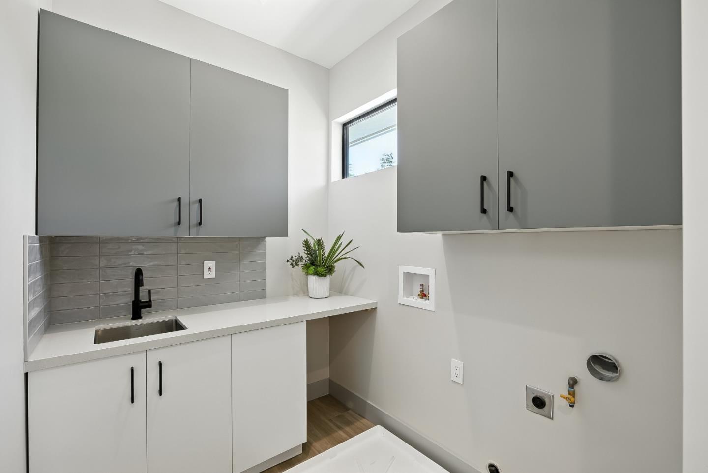 Detail Gallery Image 41 of 62 For 1127 Hillslope Pl, Los Altos,  CA 94024 - 6 Beds | 5/2 Baths