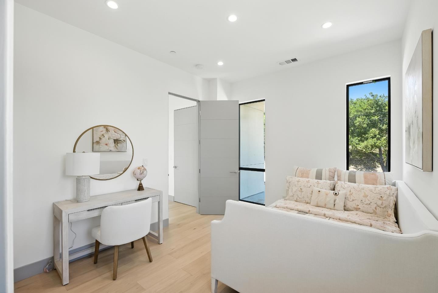 Detail Gallery Image 43 of 62 For 1127 Hillslope Pl, Los Altos,  CA 94024 - 6 Beds | 5/2 Baths