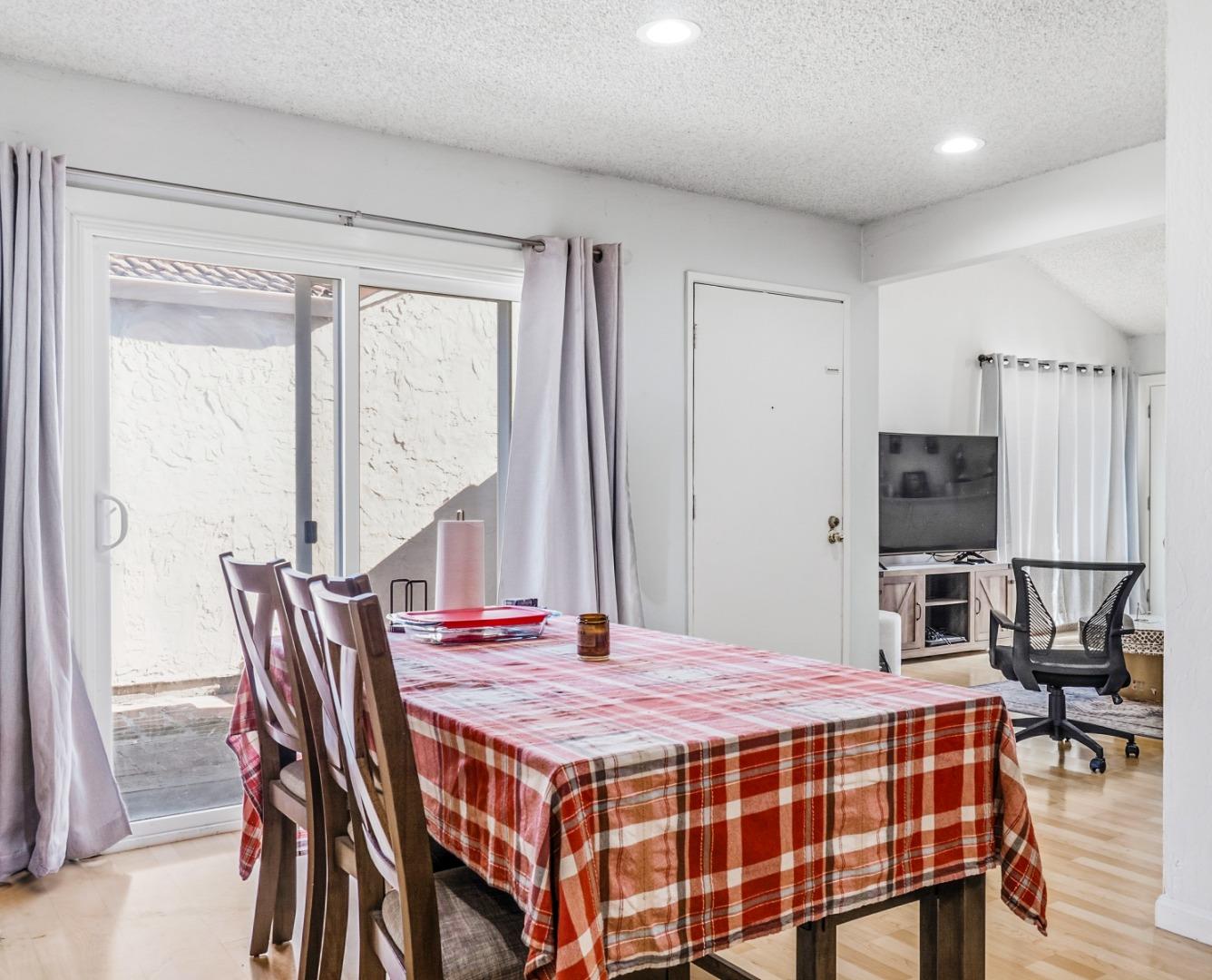 Detail Gallery Image 14 of 22 For 1127 Spiro Dr, San Jose,  CA 95116 - 3 Beds | 2 Baths