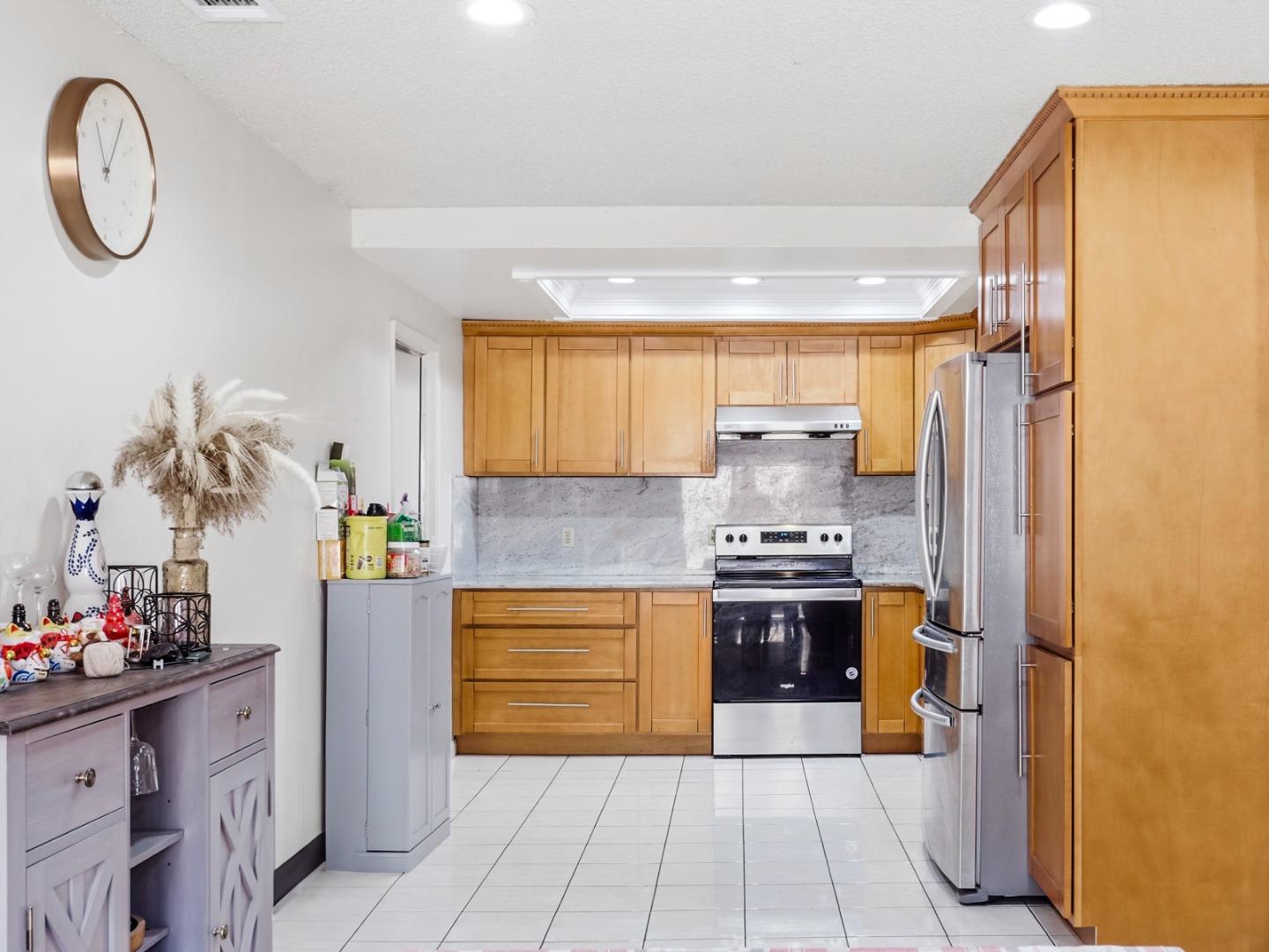 Detail Gallery Image 9 of 22 For 1127 Spiro Dr, San Jose,  CA 95116 - 3 Beds | 2 Baths